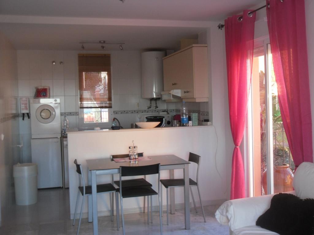2035-Lovely 1 Bedrooms Sea View Apartment Манилва Экстерьер фото
